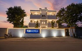Fabhotel Red Velvet Inn & Suites